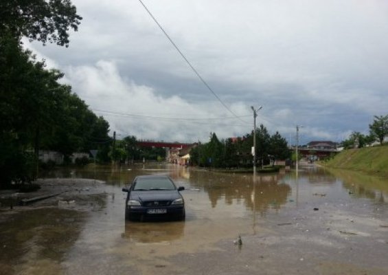 Primarii din judeţ, daţi peste cap de inundaţii: la Rasova e jale, la Peştera - n-are nimeni bani să ajute